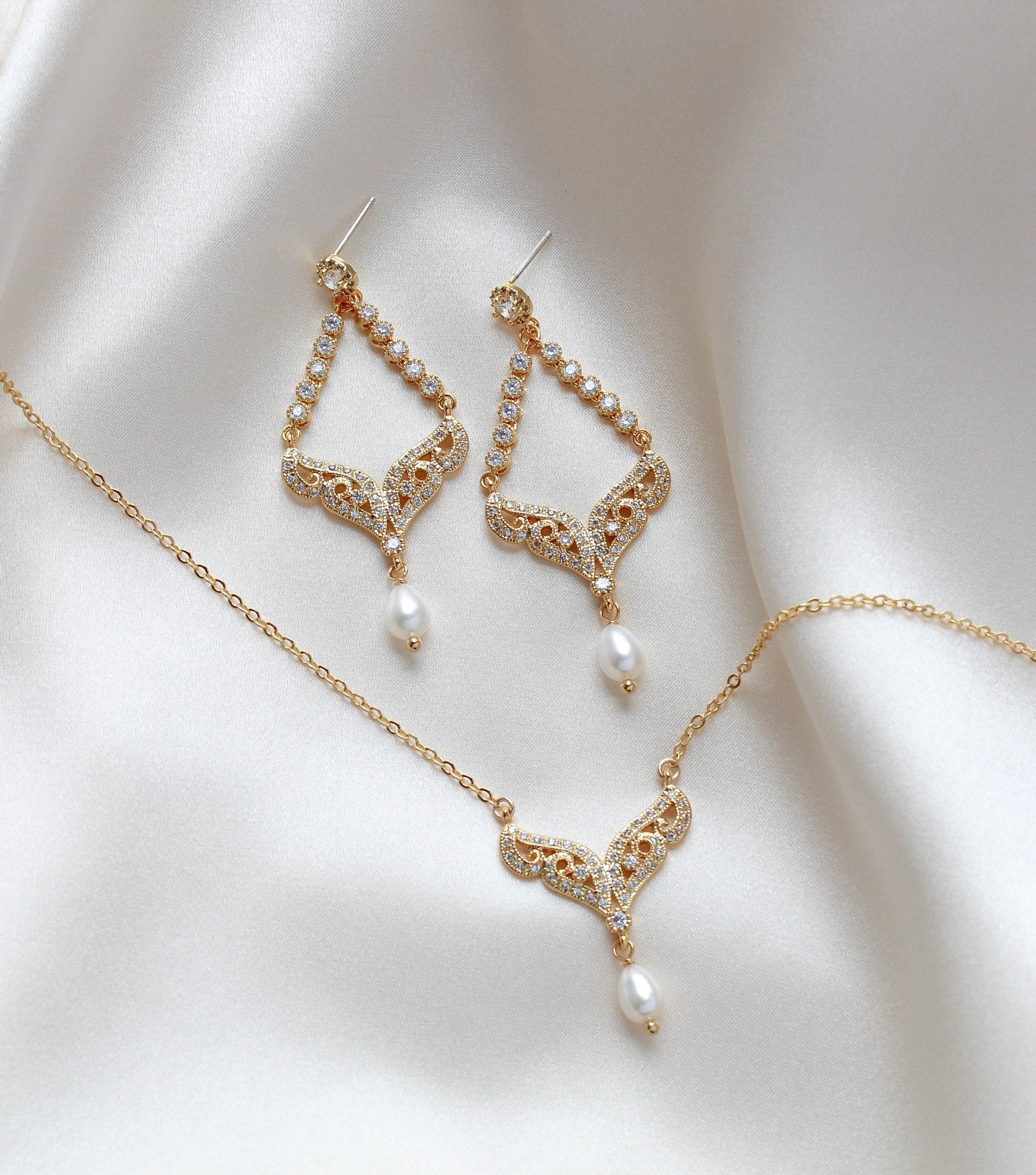 Delicate gold chandelier earrings with pearl drop - BLAIRE - Treasures by Agnes