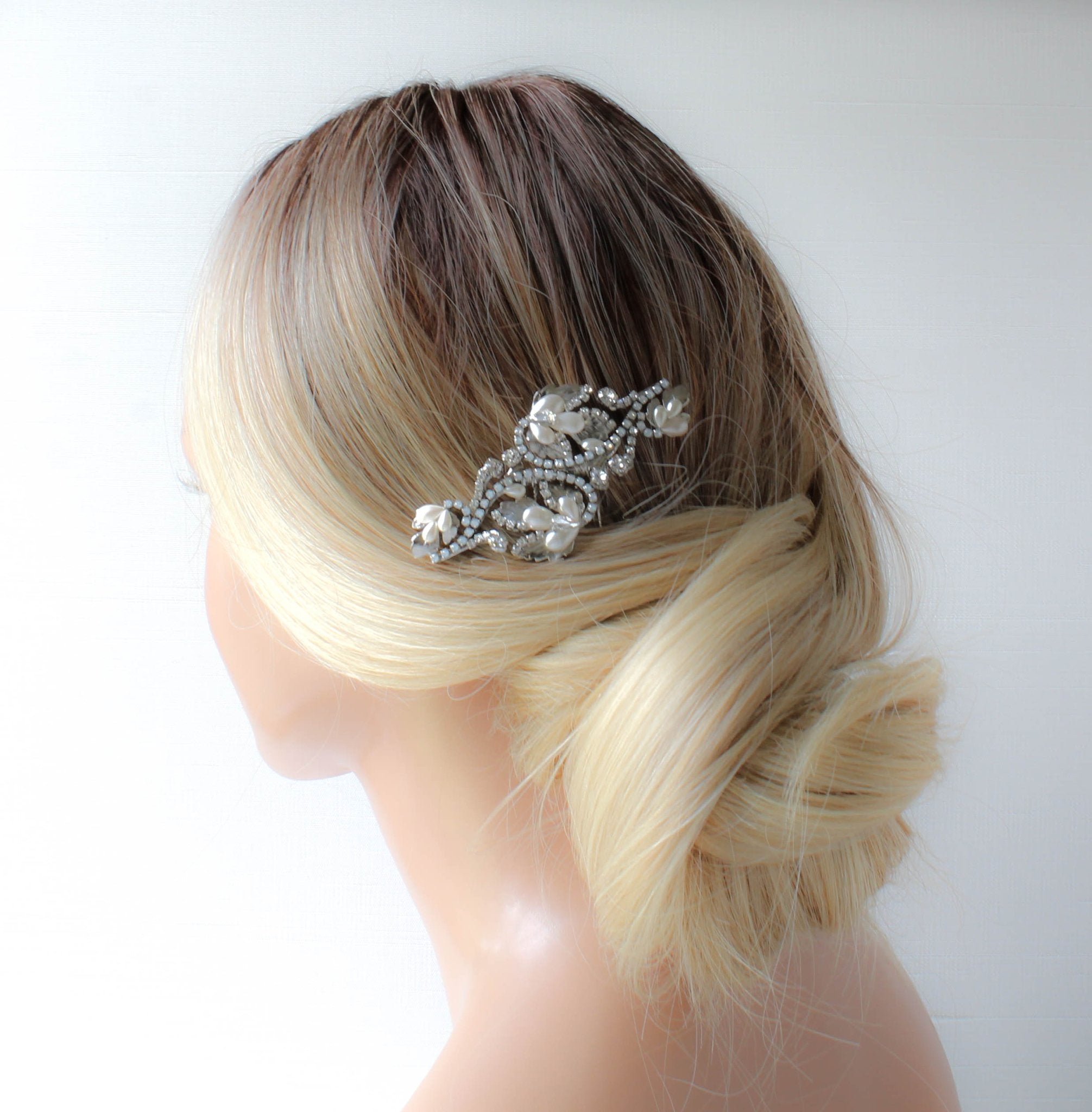 Floral Bridal hair comb with Austrian crystals and pearls - LISA - Treasures by Agnes