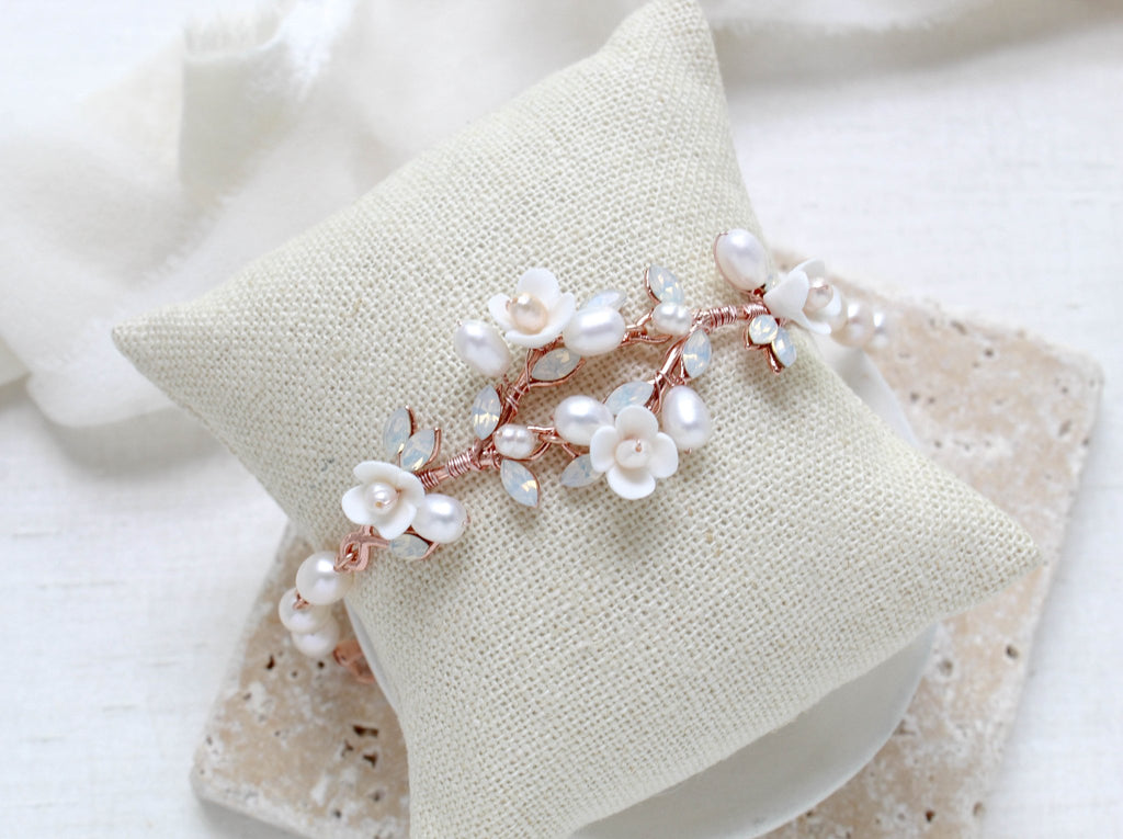 Gold Bridal bracelet with flowers and pearls - LOLITA - Treasures by Agnes