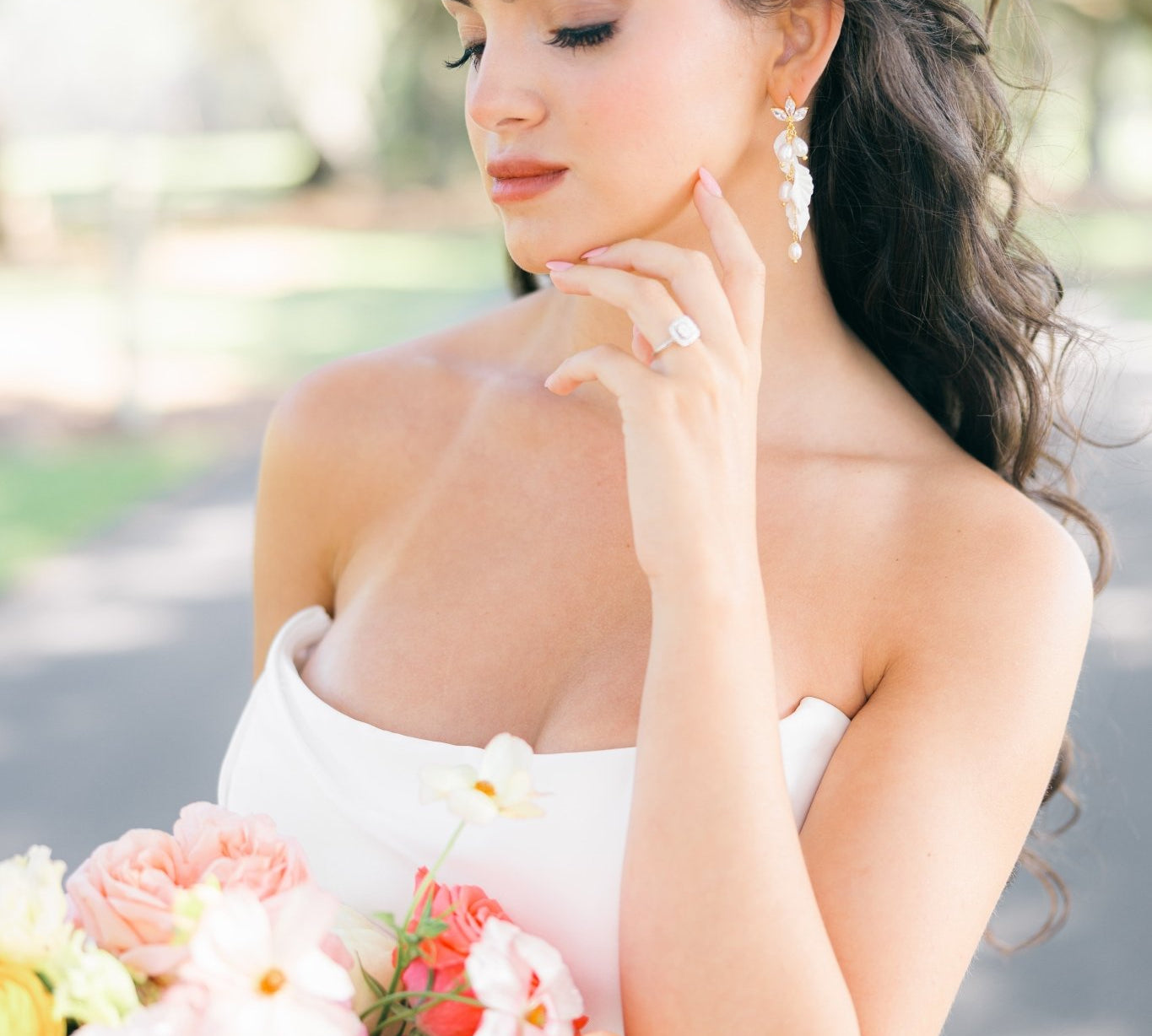 Long gold earrings with pearls and floral details - MARLENA - Treasures by Agnes